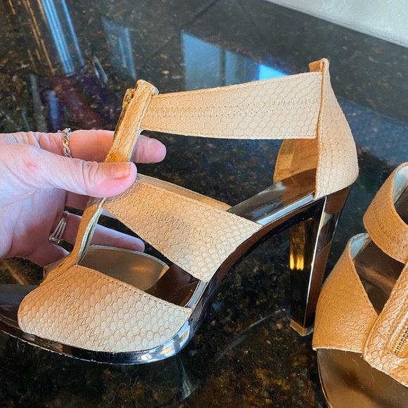 Michael Kors Tan Sandals with Gold Zippers - Picture 8 of 11